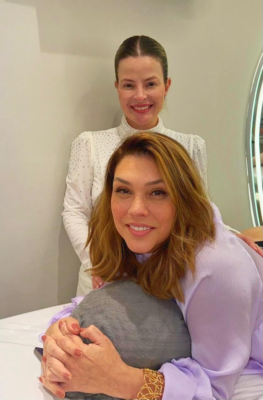 Simony faz protocolo exclusivo de Glúteo Bloom®️ com a Dra. Carla Caixeta