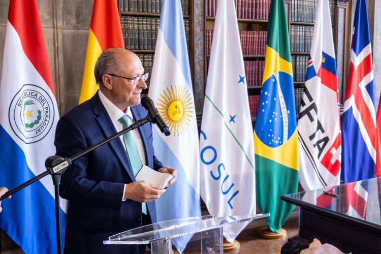 Acordo de livre-comércio entre Mercosul e países europeus fortalece blocos em cenário global